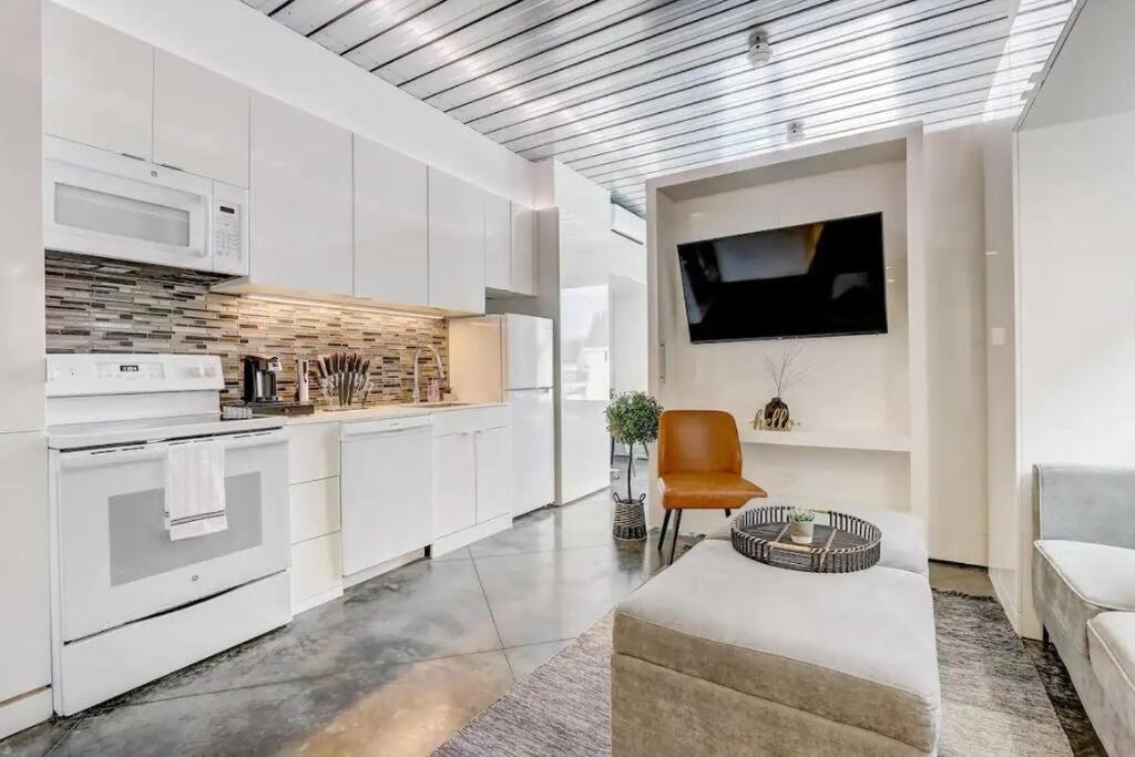 Kcm Mikros Smart Apartments 8 คลีฟแลนด์ ภายนอก รูปภาพ
