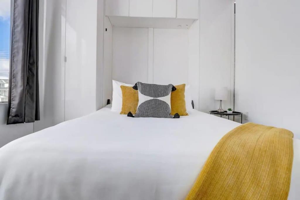 Kcm Mikros Smart Apartments 8 คลีฟแลนด์ ภายนอก รูปภาพ